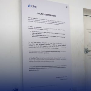 Letrero de Acrílico Personalizado con Pernos Decorativos